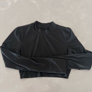 Vuori Long-Sleeve Lux Crop Tee in Black